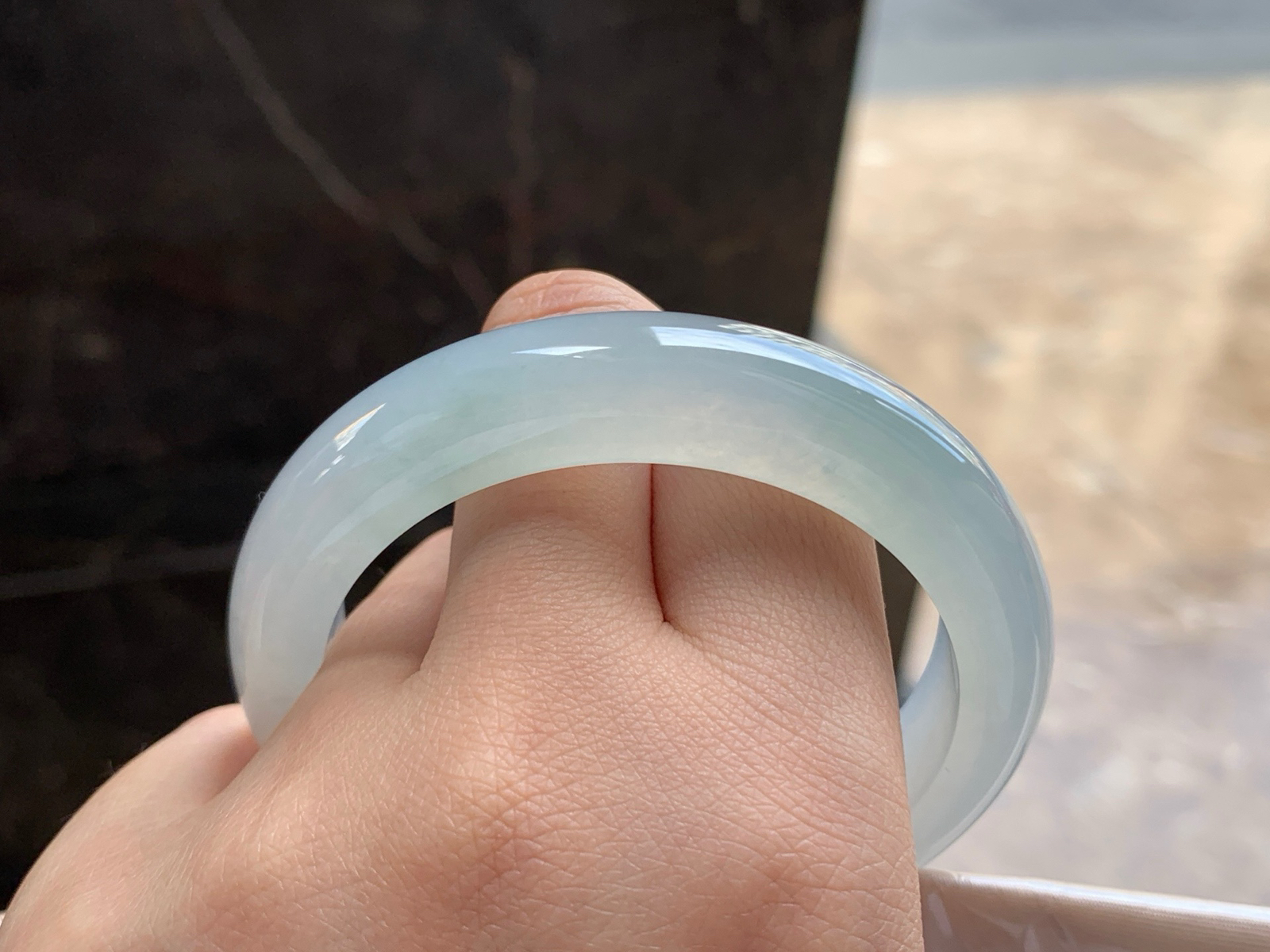 54-12.8-9.8
冰蓝手镯^_^玉质温润
