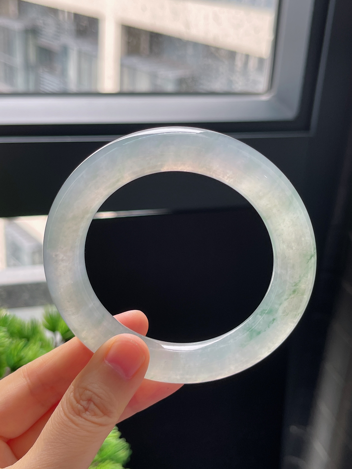 圈口57.6，冰飘花厚装圆条翡翠手镯