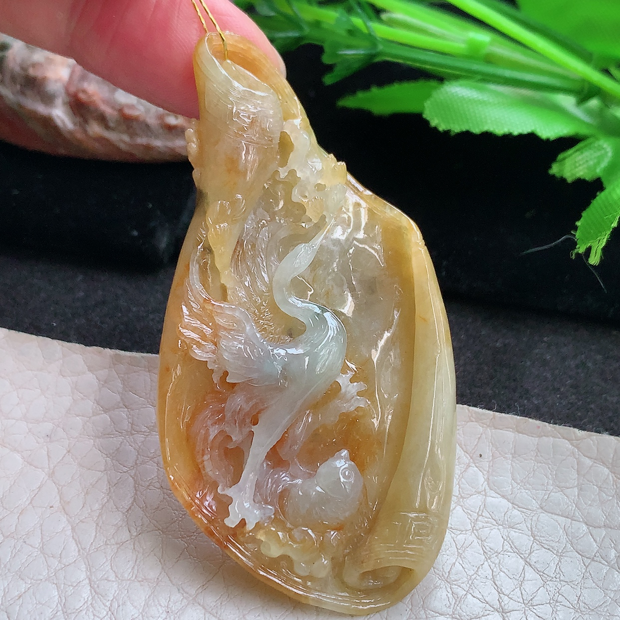 xj实拍66.3*34.2*8.5缅甸翡翠a货随形巧雕福寿有鱼 工作学业双丰收玉吊坠