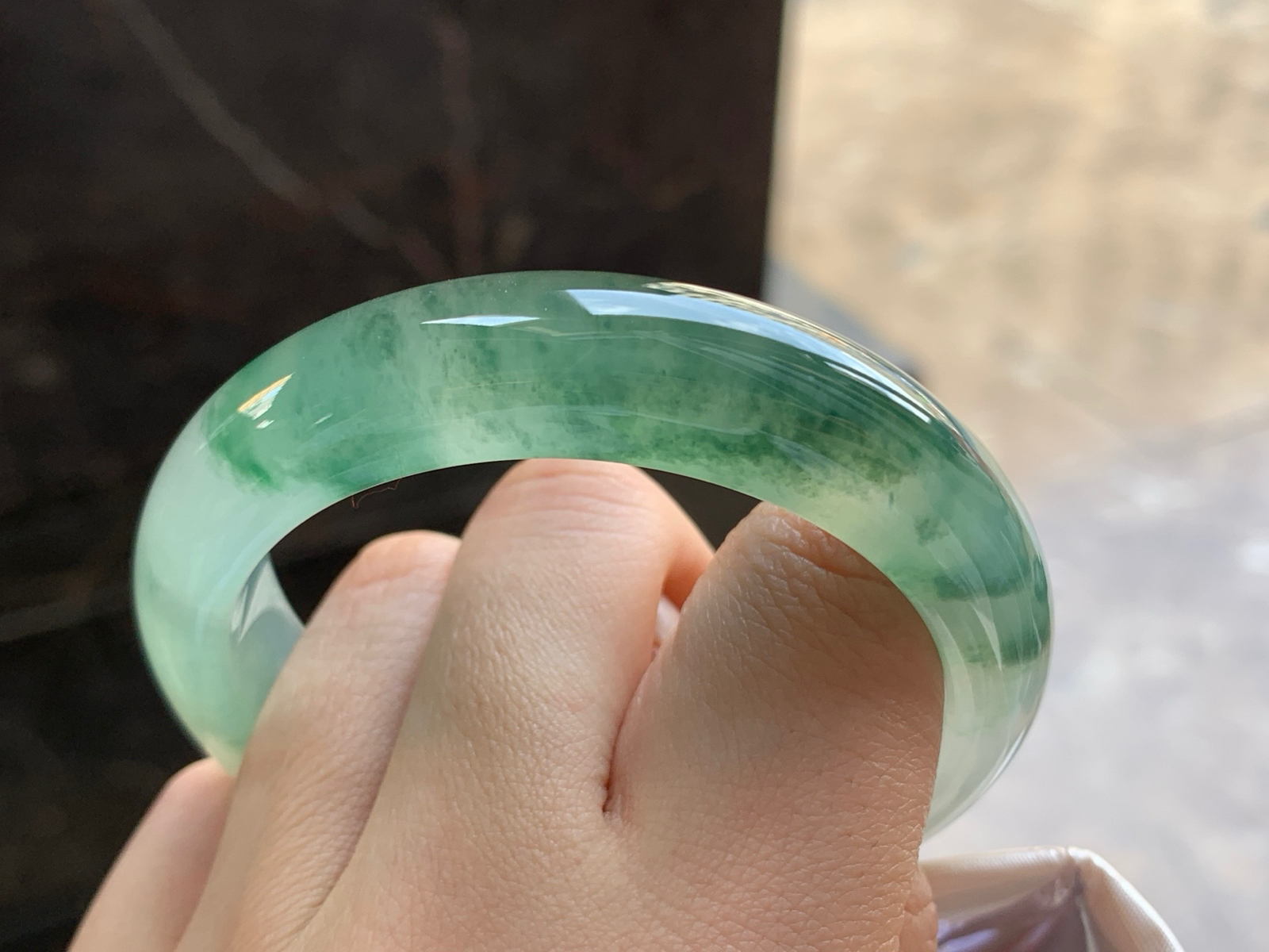 54-14-8.6
冰绿花手镯^_^种水好
