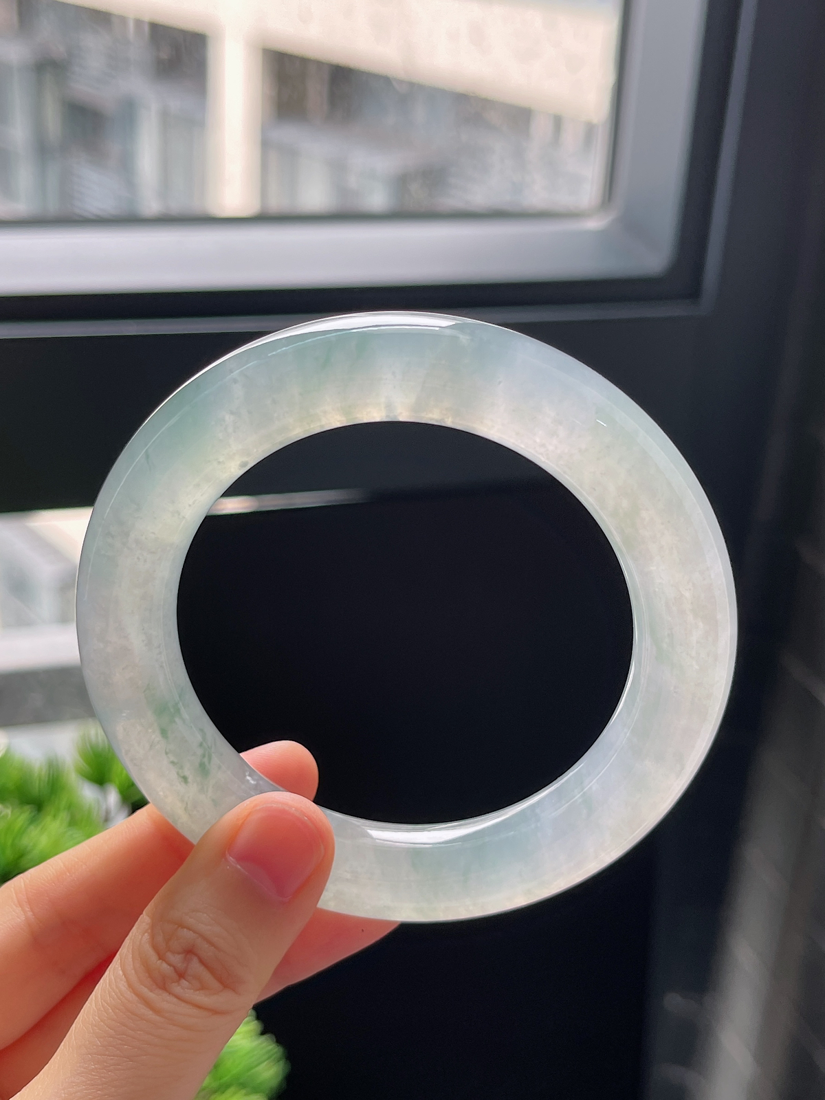圈口57.6，冰飘花厚装圆条翡翠手镯