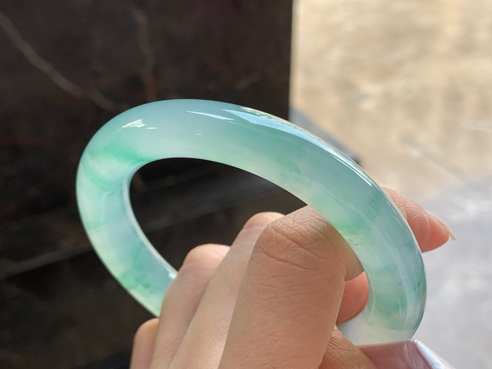 56-11.5
绿花圆条手镯^_^水润冰透 尺寸56