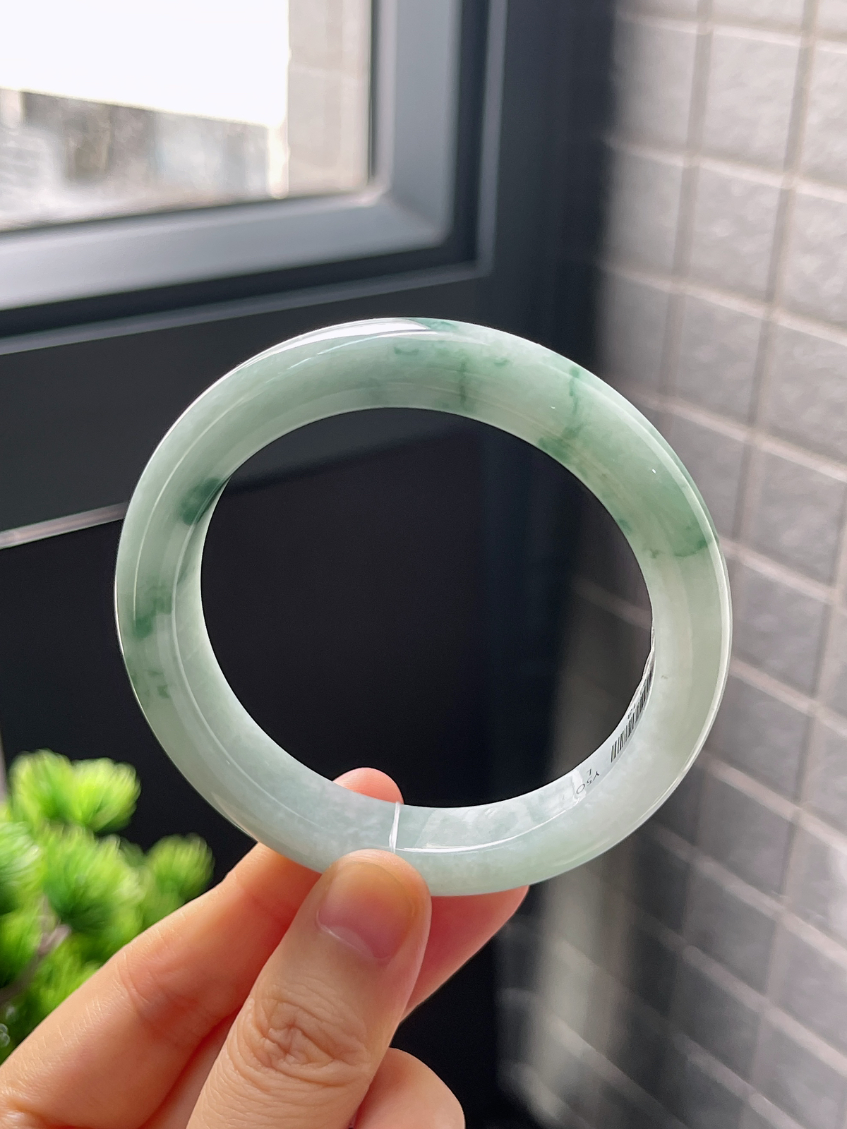 正圈56.2圈口，翡翠糯化种飘绿手镯