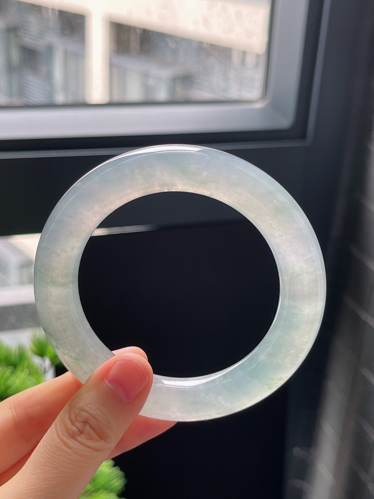 圈口57.6，冰飘花厚装圆条翡翠手镯