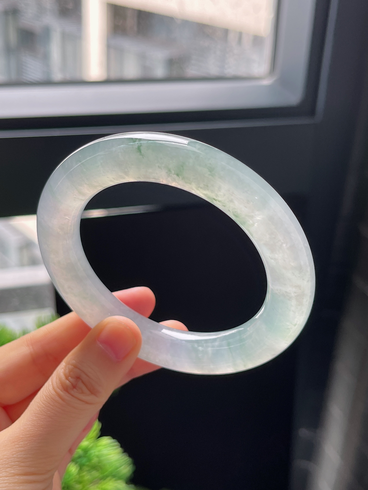 圈口57.6，冰飘花厚装圆条翡翠手镯