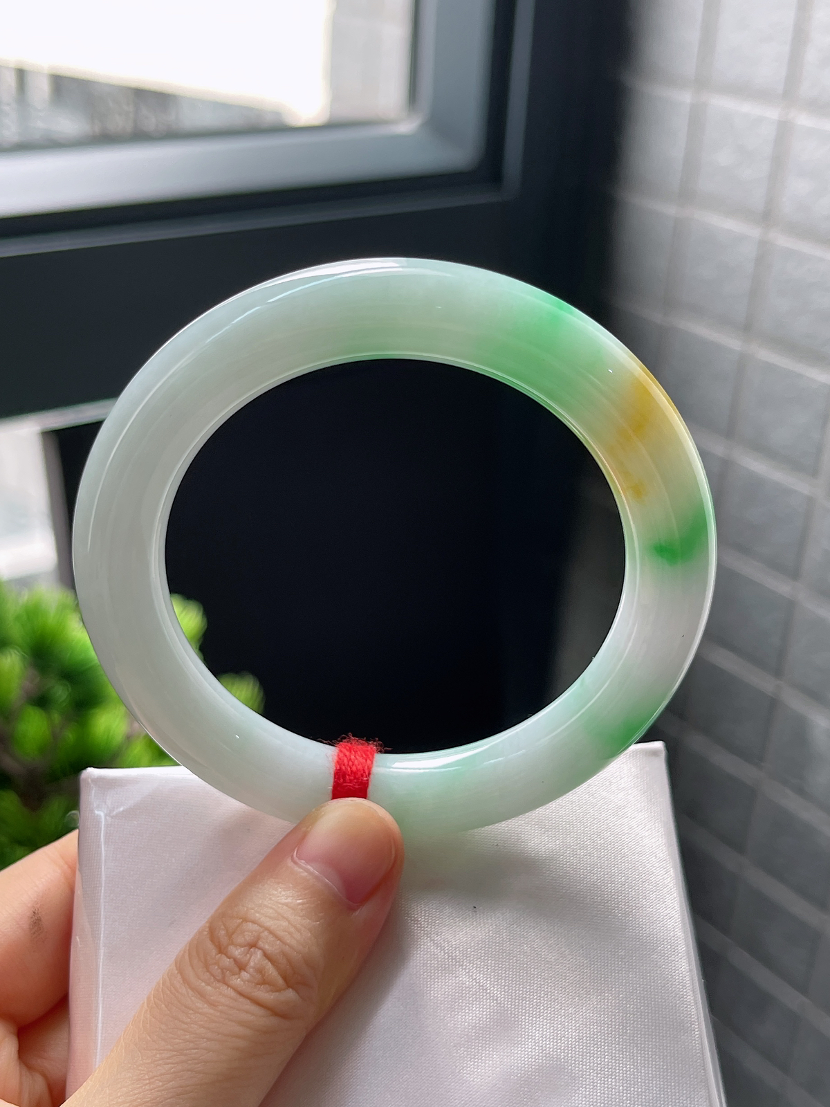 圈口54.8，糯化黄加绿翡翠圆条手镯 特色量少难得款