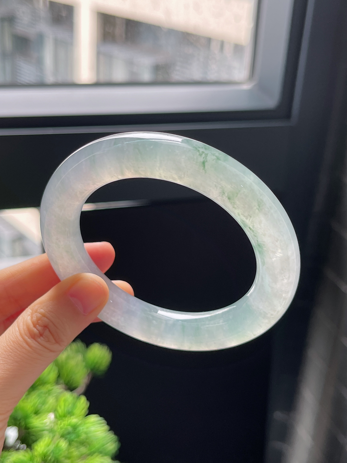 圈口57.6，冰飘花厚装圆条翡翠手镯