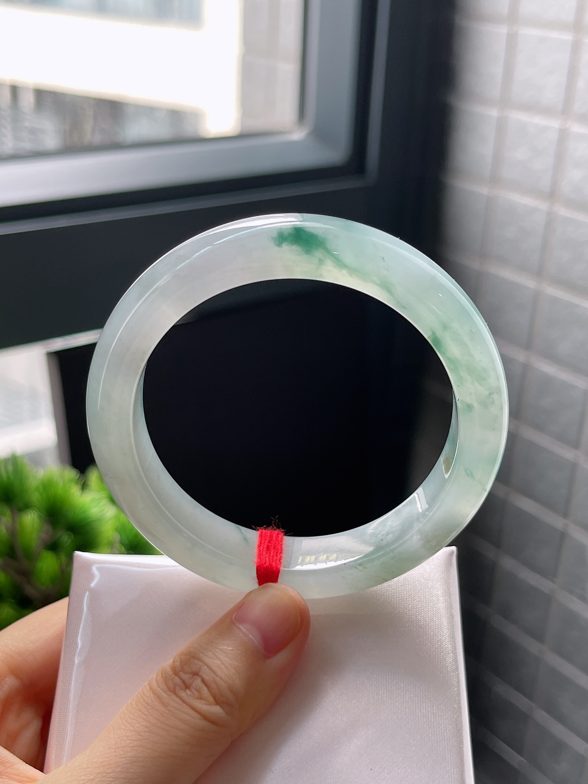 圈口55.6，冰糯飘花翡翠正圈手镯，花色灵动