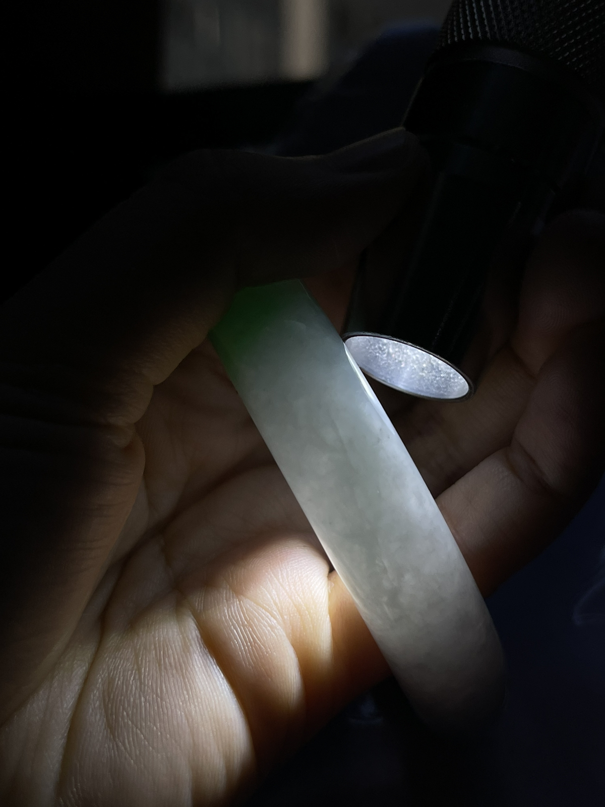 圈口59.6，糯化飘阳绿翡翠正圈手镯