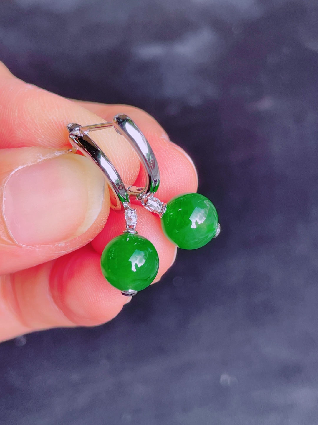 ️绿珠子耳坠 晶莹剔透，新颖时尚，无裂，26.6