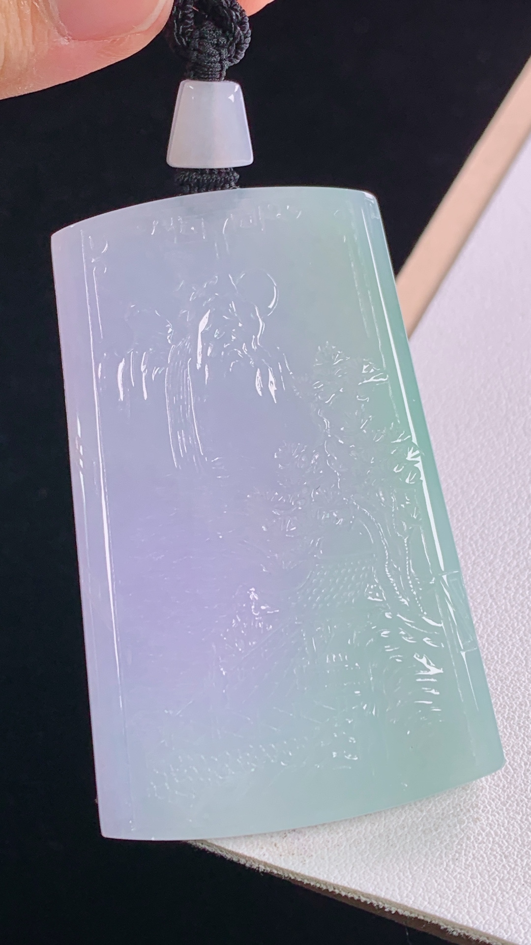 春彩山水牌 色彩丰富，底子细腻，无裂 尺寸:63.1-39.8-5.2mm 29