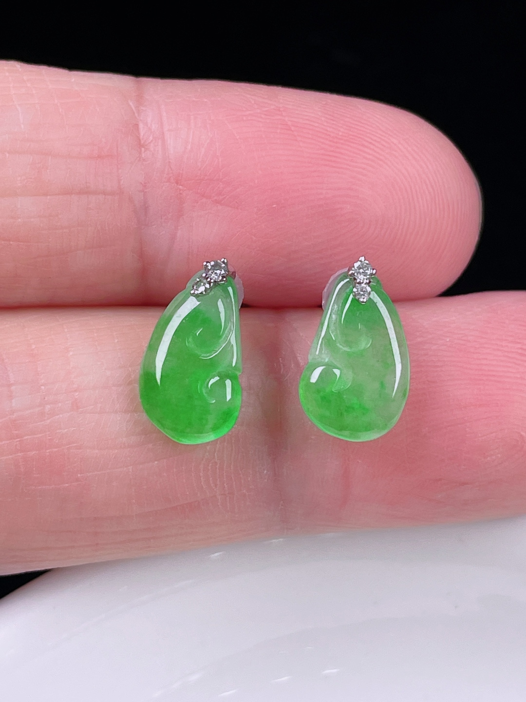 ️冰绿耳钉，老种起光，细底通透，尺寸：12.8/7.2/2.6mm0601