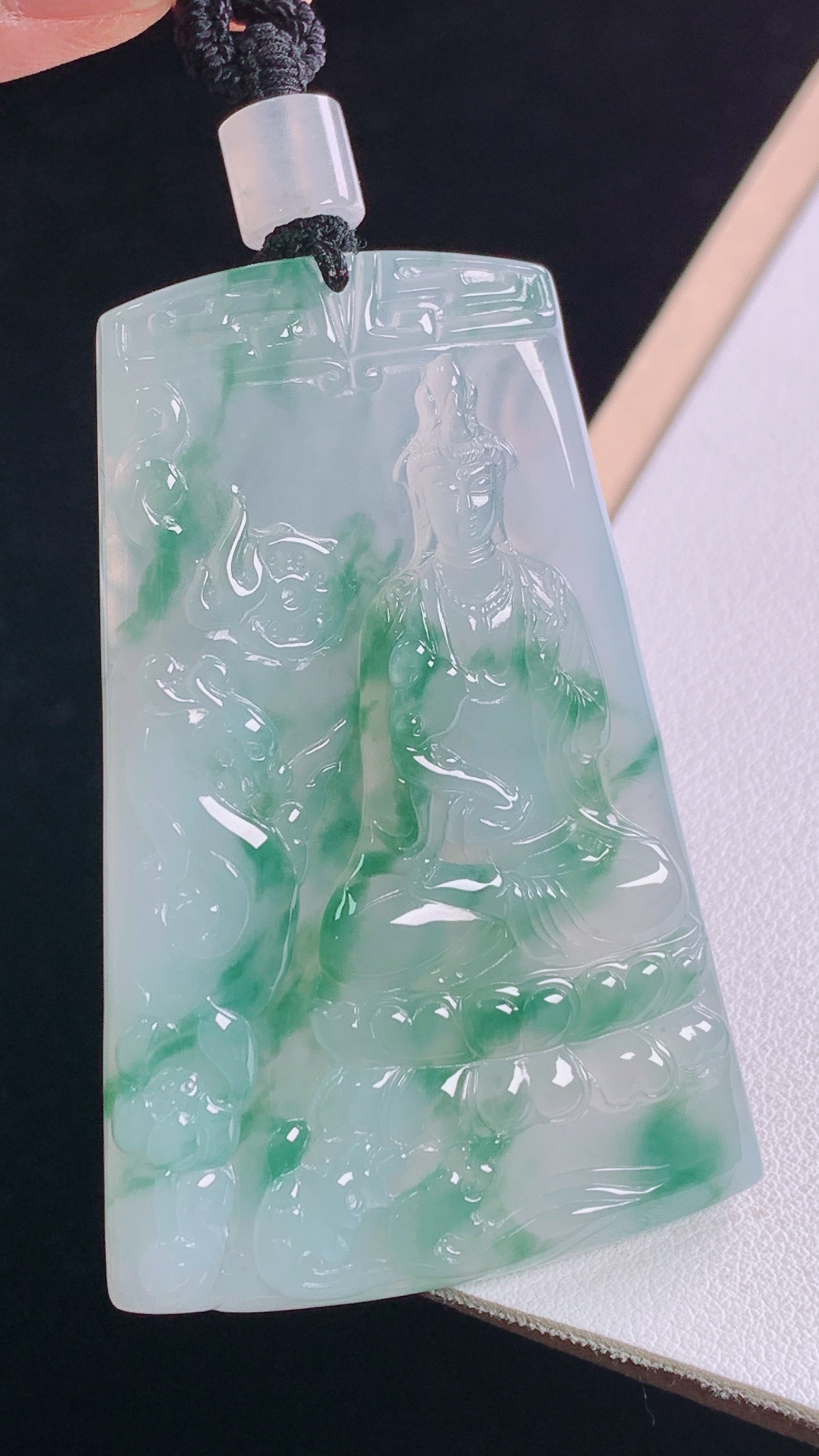 冰飘花观音花色灵动，清爽水润，无裂，尺寸:60.6-39.9-5.4mm 29