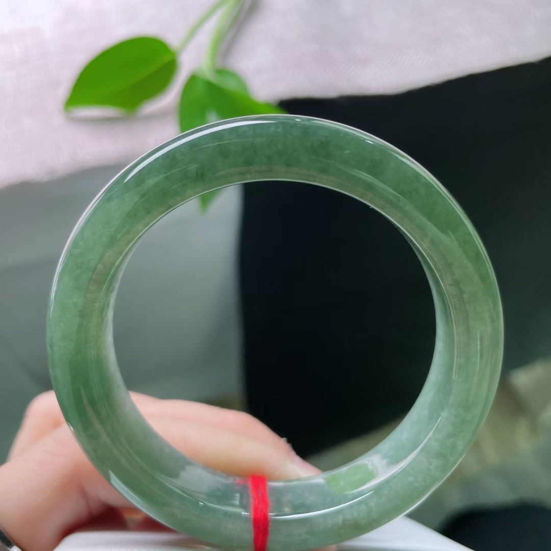 52.3/12.3/8.7，油青正圈，镯型厚装大气。种老，佩戴沉稳内敛，有纹，ss53344a