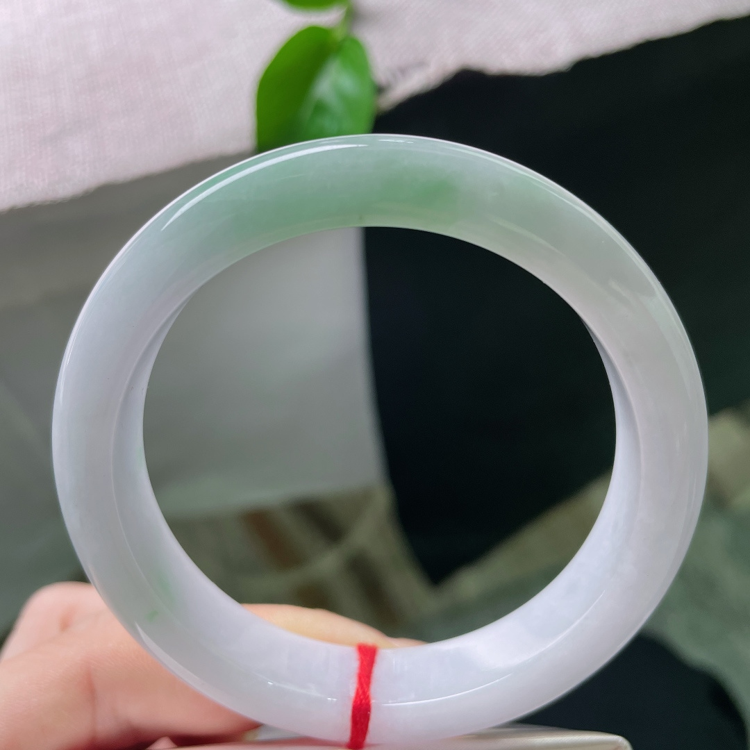 57.7/12.3/8.4，淡紫淡绿正圈，底子柔润细腻，干净清爽，淡雅倾心，有纹，ss53841a