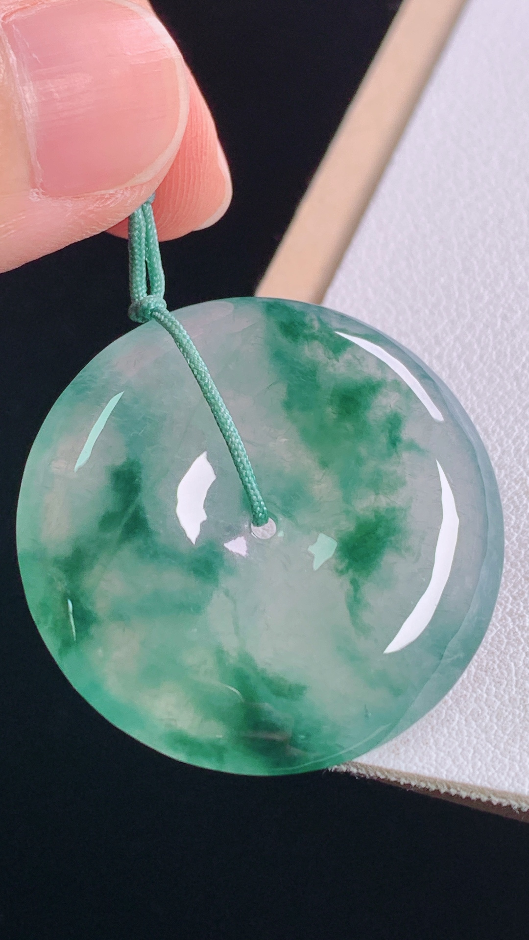 冰飘花平安扣 花色灵动，胶感十足，无裂 尺寸:31.0-5.8mm