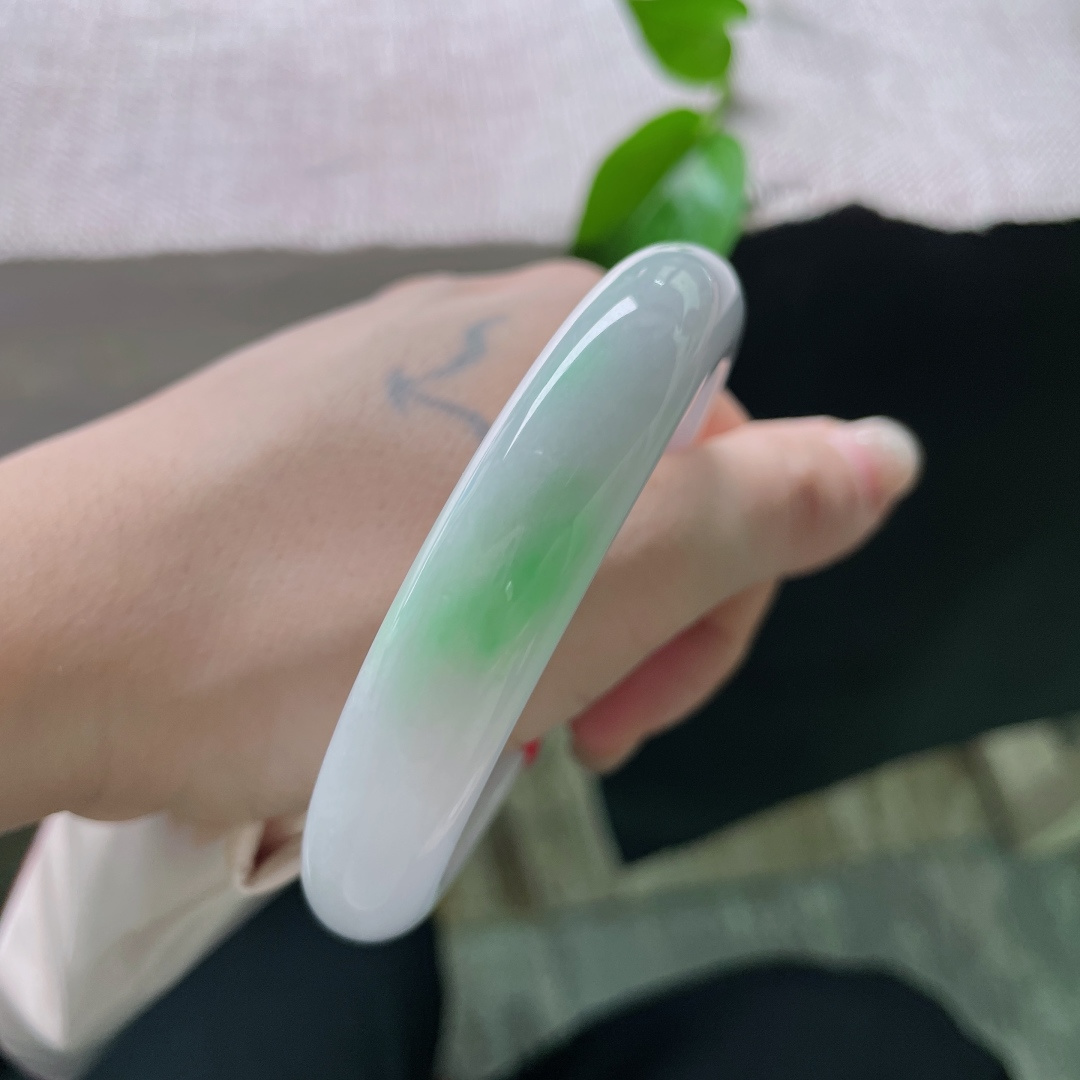 58.6/12.7/8.2，春彩正圈，肉质细腻干净，婀娜多姿，充满韵味，有纹，ss53862a