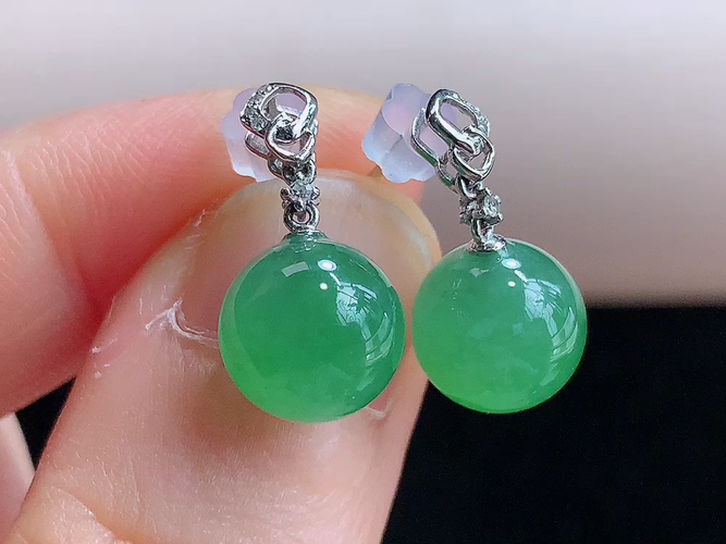 ️ 18K金伴钻珠子耳环，无裂，尺寸取一17.5/9.0mm，包A附证书