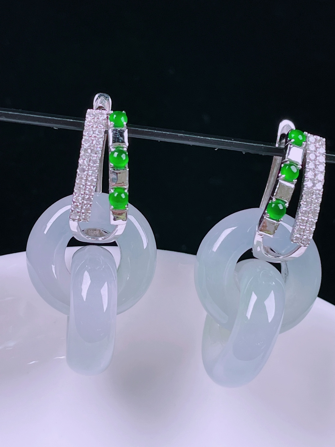冰种耳坠，老种起光，细底通透，尺寸：31/15/5.3mm0601