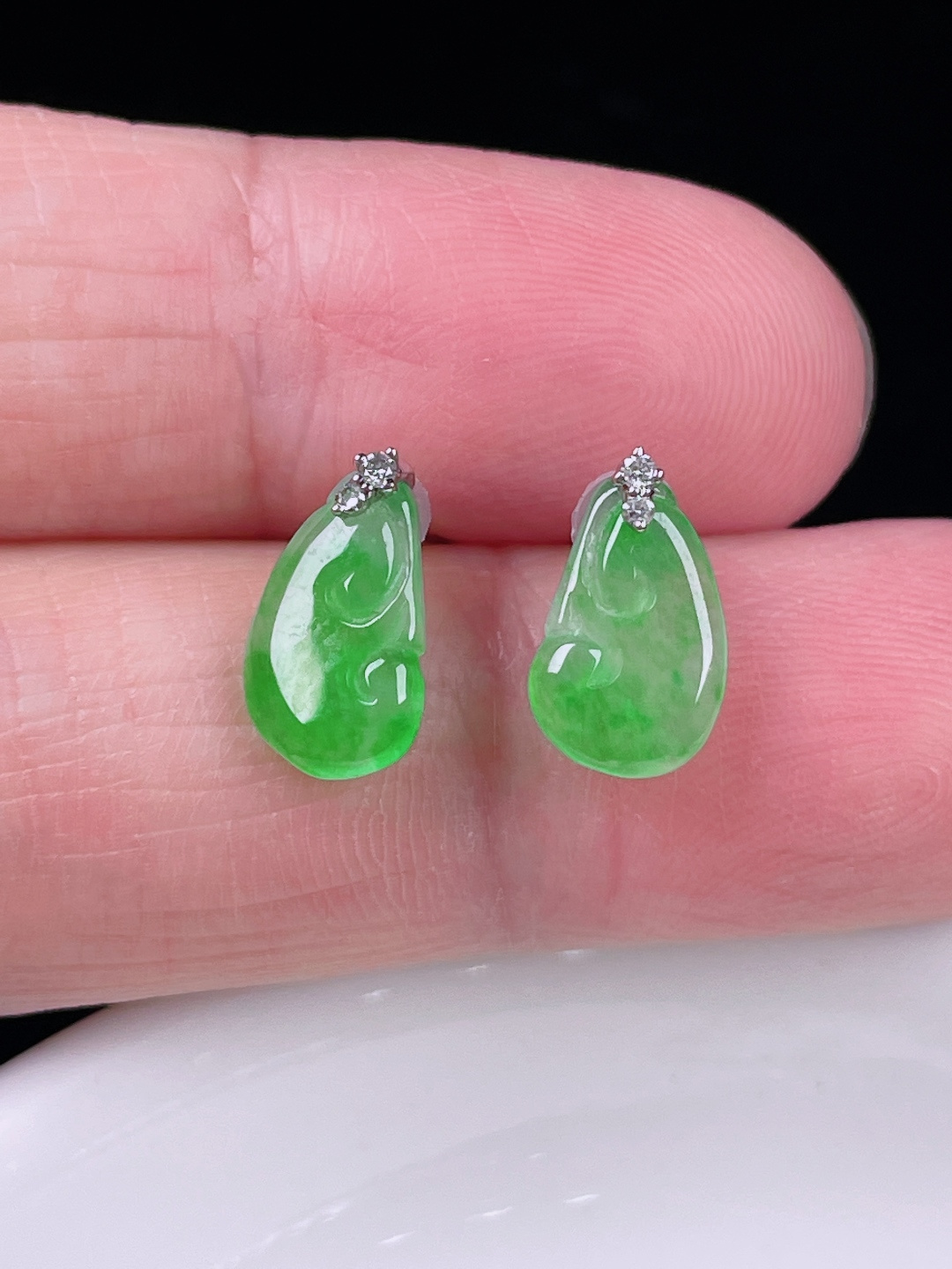 ️冰绿耳钉，老种起光，细底通透，尺寸：12.8/7.2/2.6mm0601