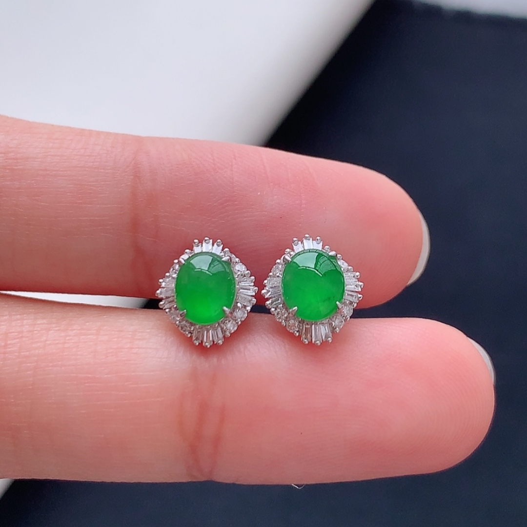 冰阳绿耳钉 色系温婉 饱满圆润，佩戴精致时尚 货号28425，5.9-5.2-1.3