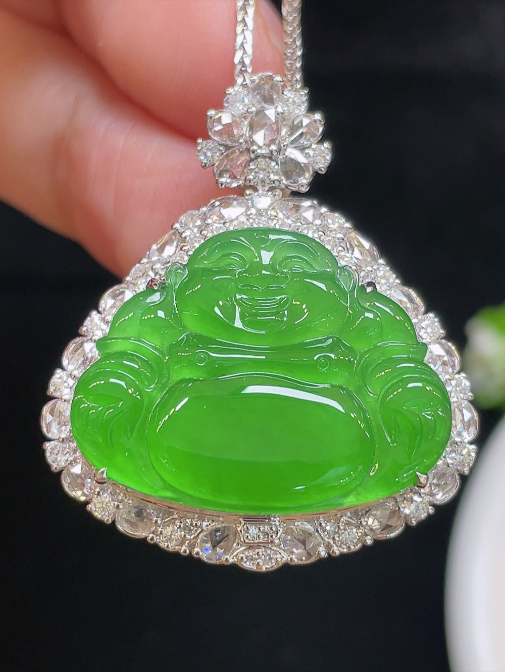 大件饱满，通透水润，玉质细腻，翠色鲜艳，18k金奢华钻石镶嵌️，23.2-18.0-2.4