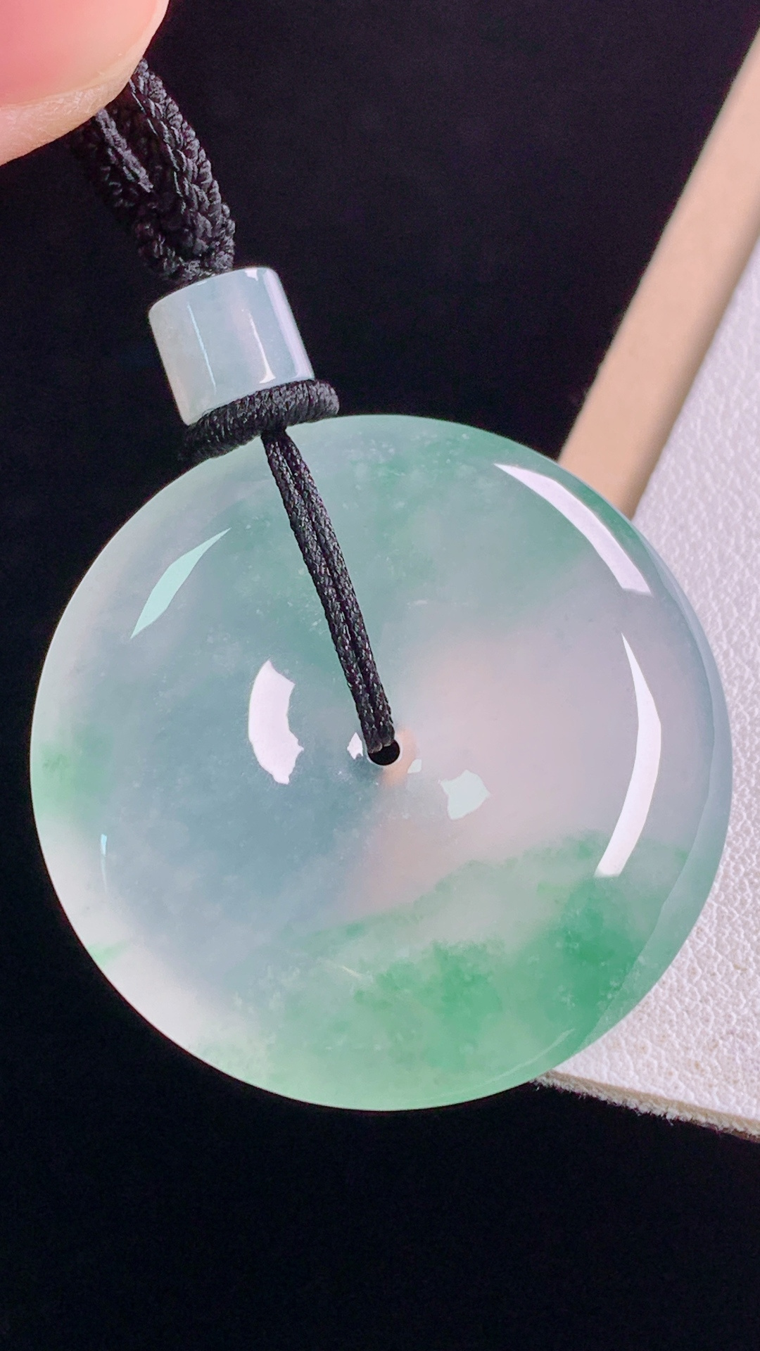冰种飘花平安扣 种水，花色灵动，胶感荧光，无裂 尺寸:34.3-6.0mm 27