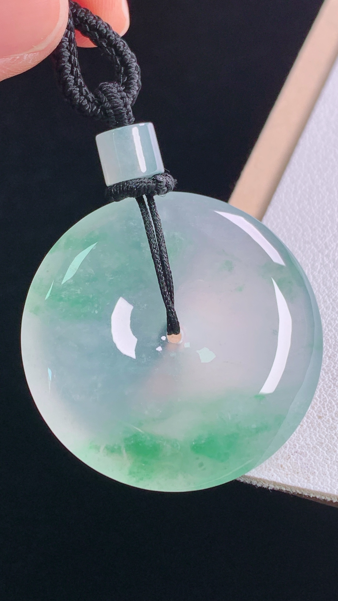 冰种飘花平安扣 种水，花色灵动，胶感荧光，无裂 尺寸:34.3-6.0mm 27