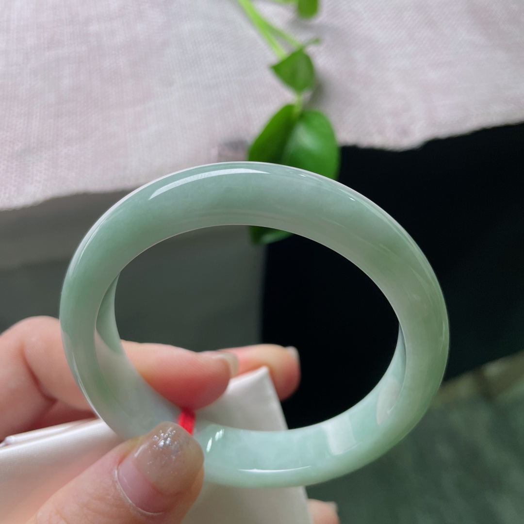 54/11.6/7.5，浅绿底正圈，肉质细腻干净，水头好，素雅不张扬，清新，皮纹，ss47947a