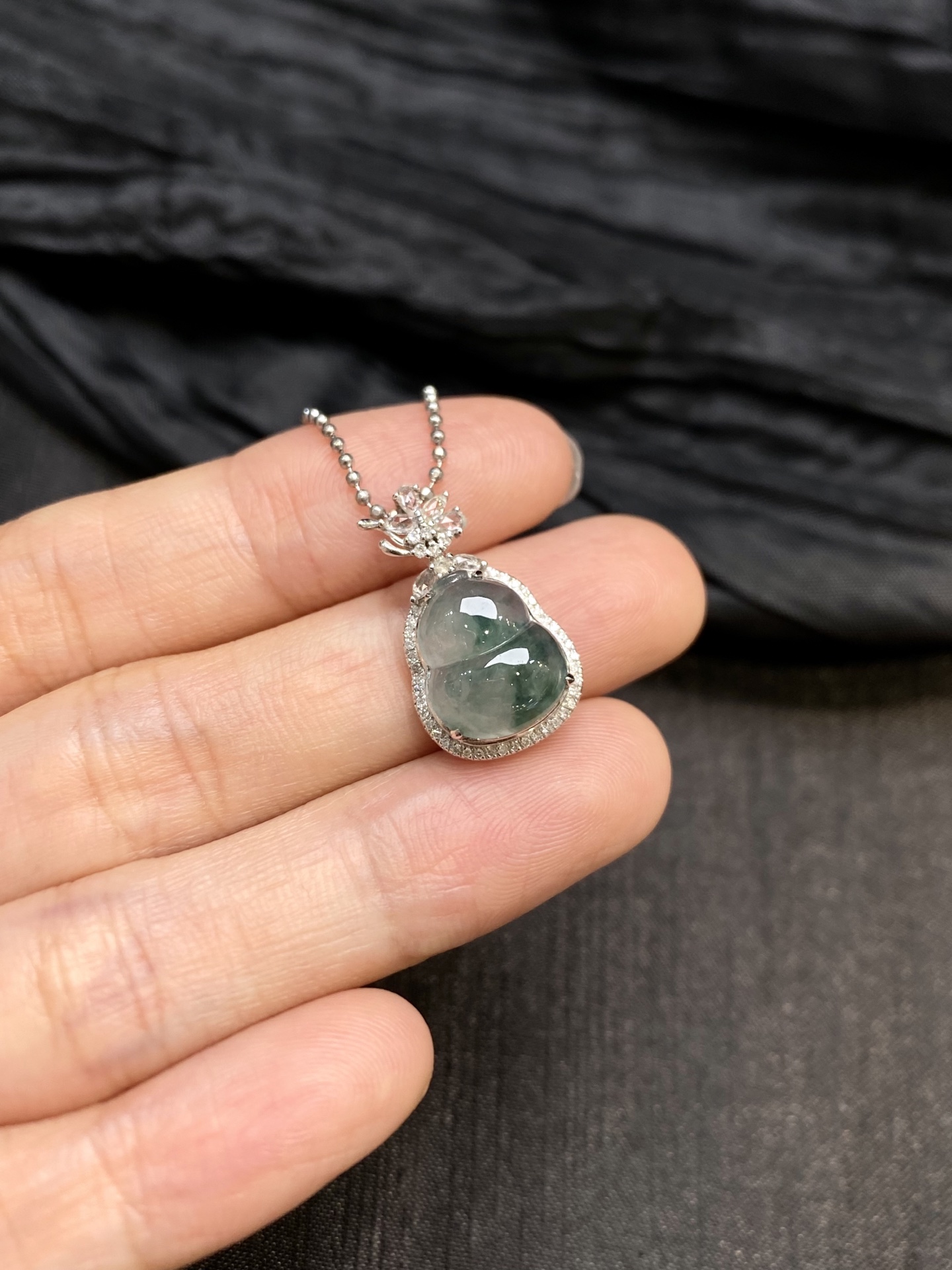 冰飘花葫芦吊坠·金 整·20.9-12.3-7.6mm 裸·12-9.8-3.8mm