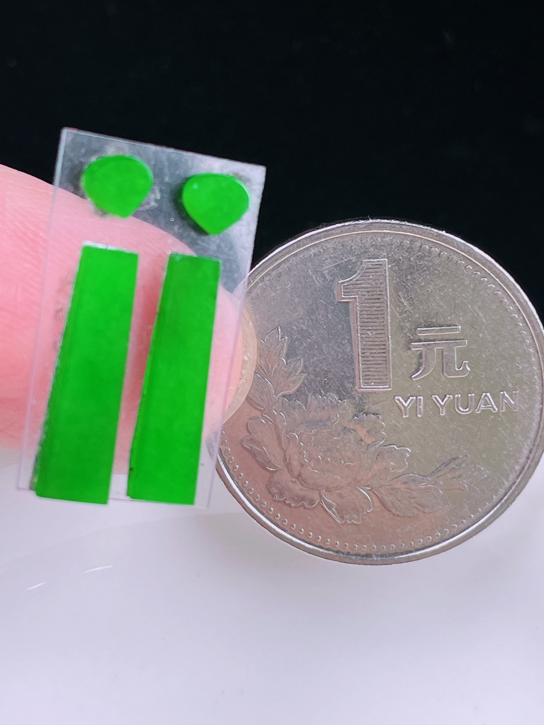 ️冰绿耳坠，老种起光，细底通透，尺寸：15.6/4/2.5mm0601