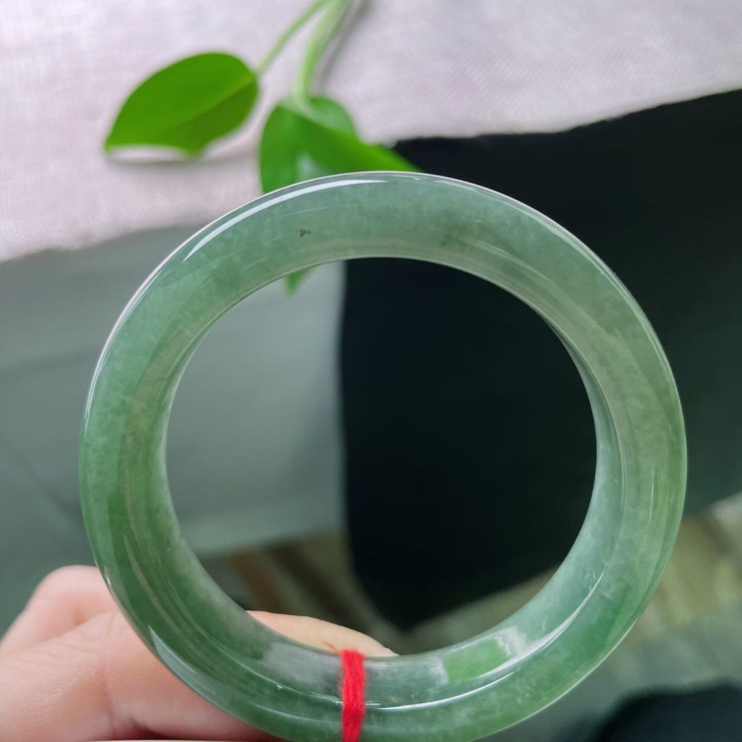 52.3/12.3/8.7，油青正圈，镯型厚装大气。种老，佩戴沉稳内敛，有纹，ss53344a