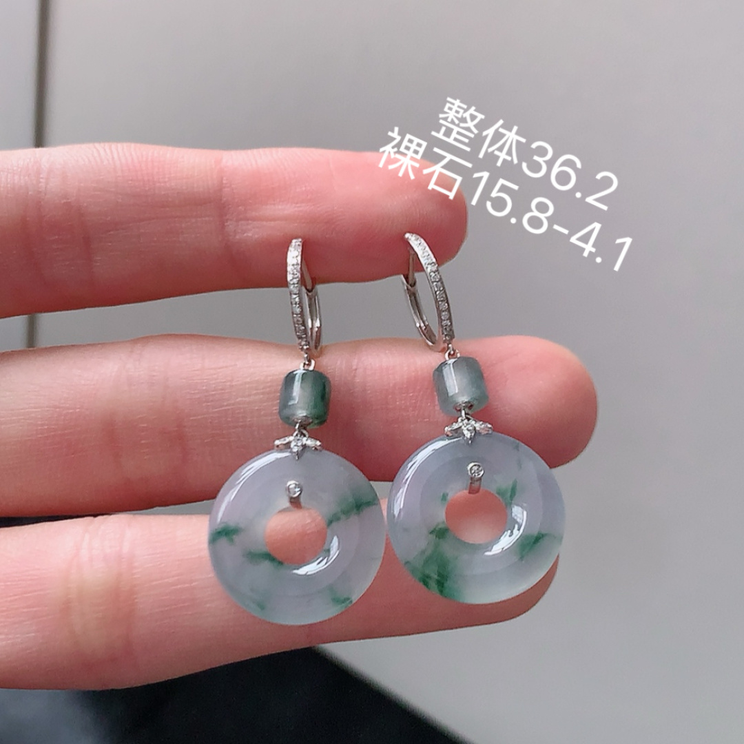 冰飘花甜甜圈耳坠 明媚，底子细腻莹润，佩戴简单大方货号114530，15.8-4.1