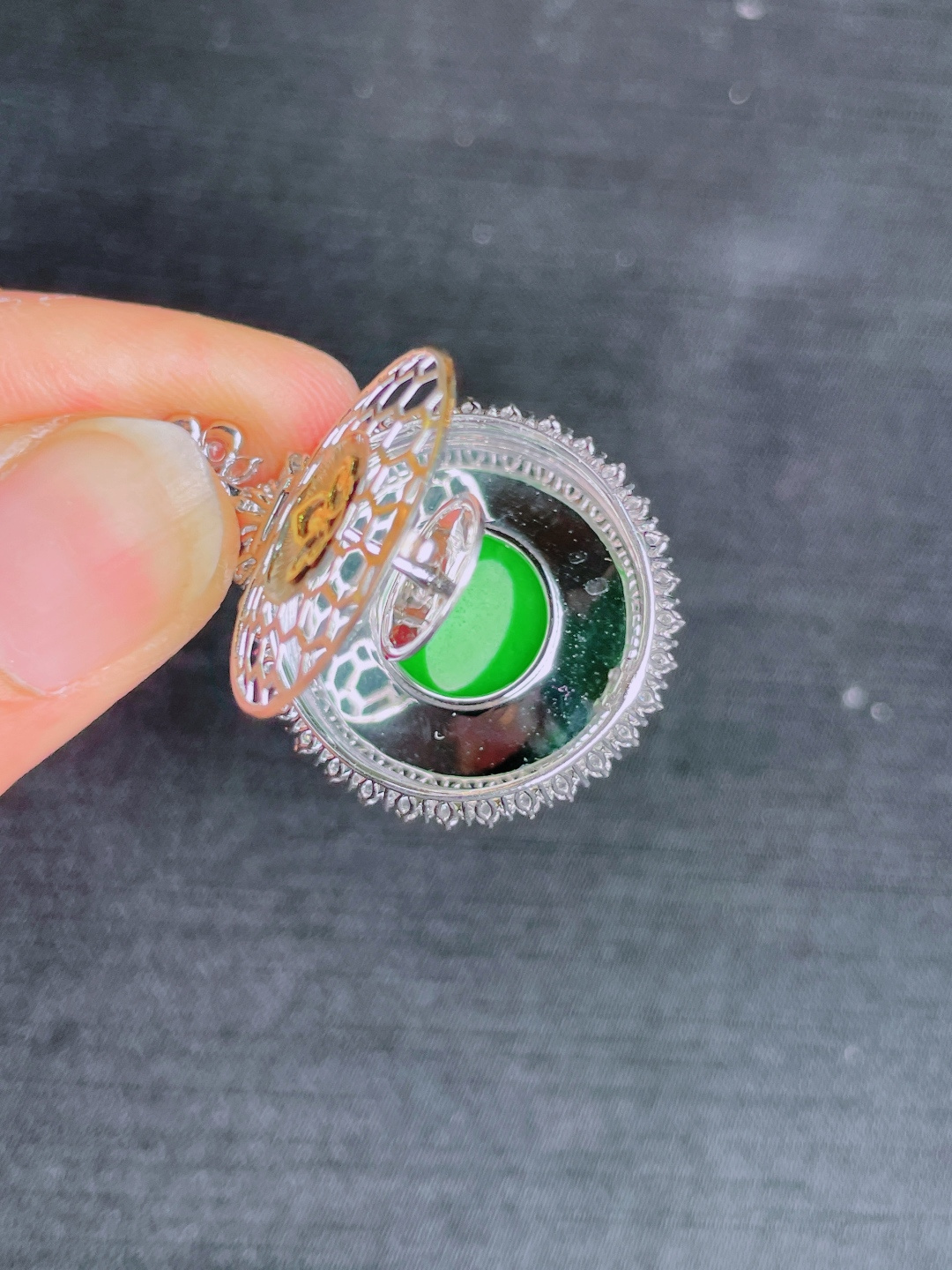 ️绿平安扣吊坠，晶莹剔透，新颖时尚，无裂，22-3