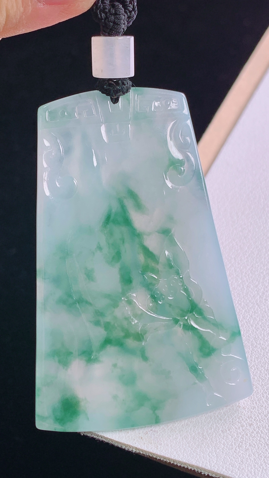 冰飘花观音花色灵动，清爽水润，无裂，尺寸:60.6-39.9-5.4mm 29
