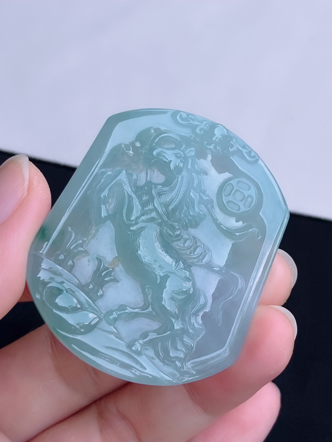 底色生肖马牌，晶莹剔透，尺寸51.3/43/6/自然光实拍