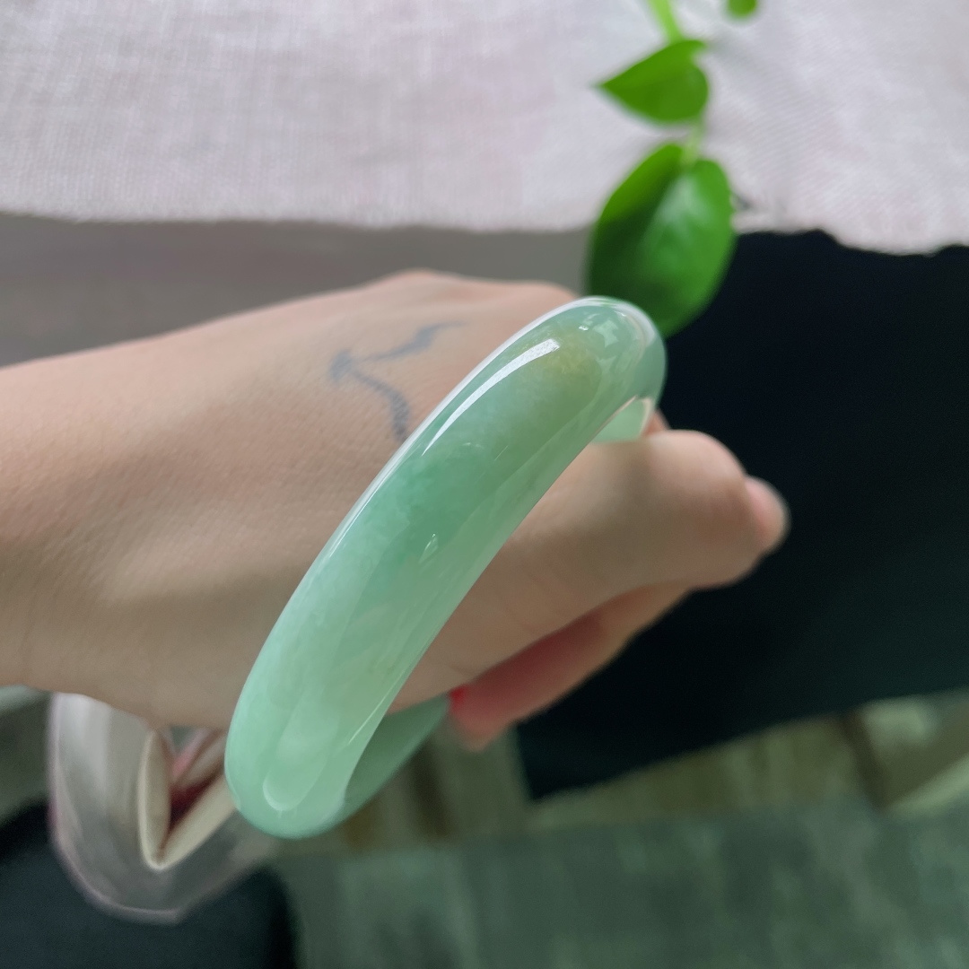53.7/12.5/8.1，绿底正圈，带黄翡，水润，细腻，优雅，雍容华贵，ss53760a