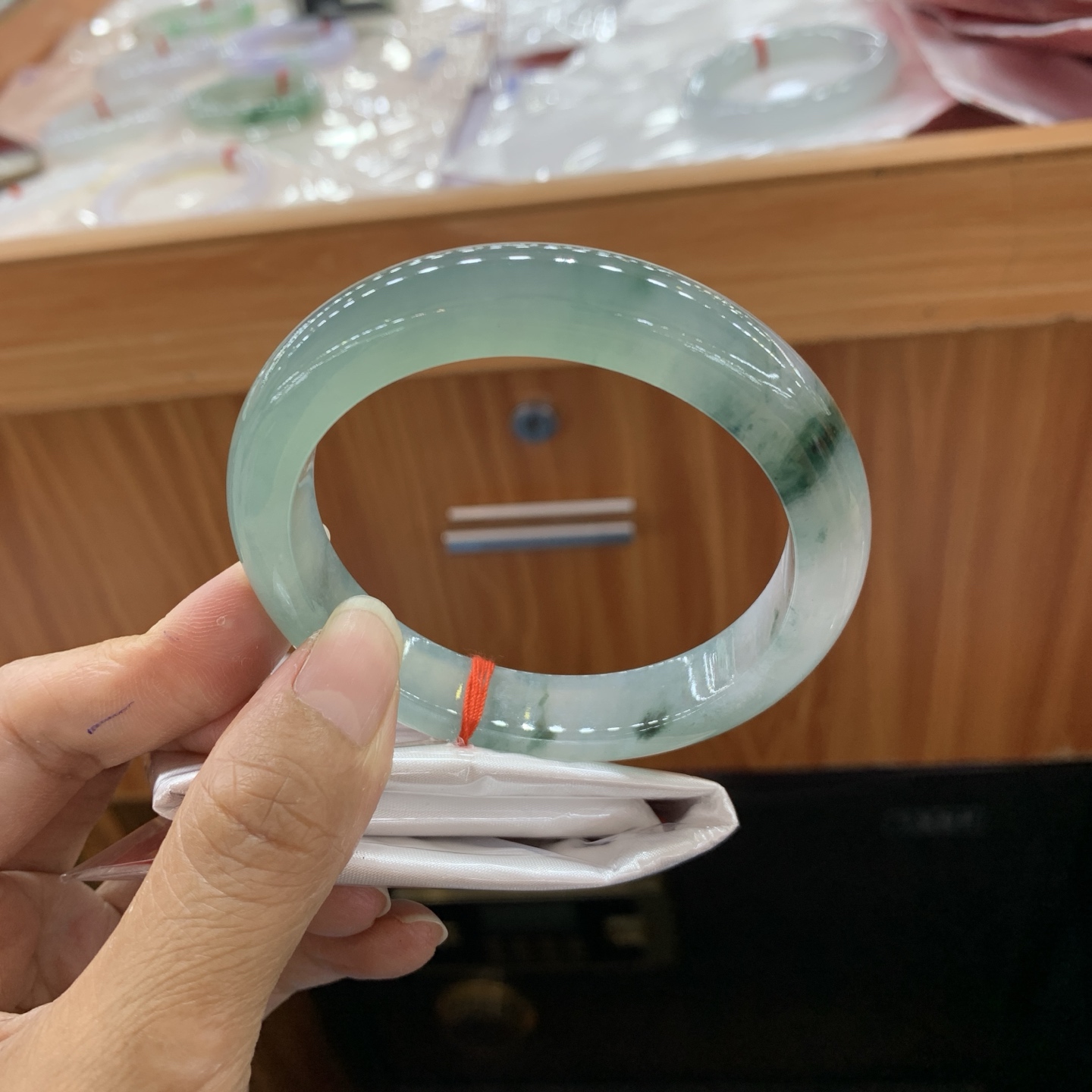 060118MMJ 飘花正圈翡翠手镯 59-11.6-9