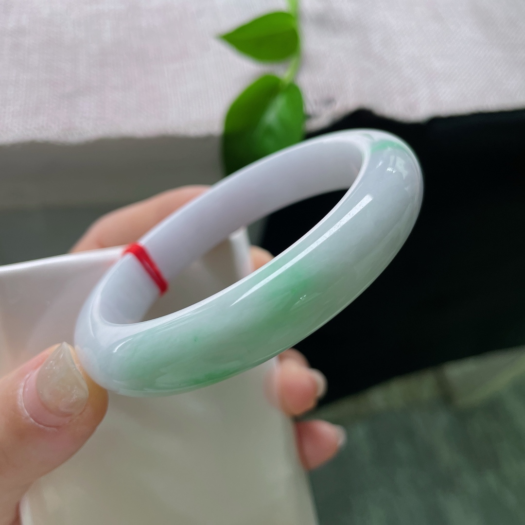 58.7/12.3/8，白底青正圈，淡春彩，柔美动人，水润，细腻，有纹，ss53831a