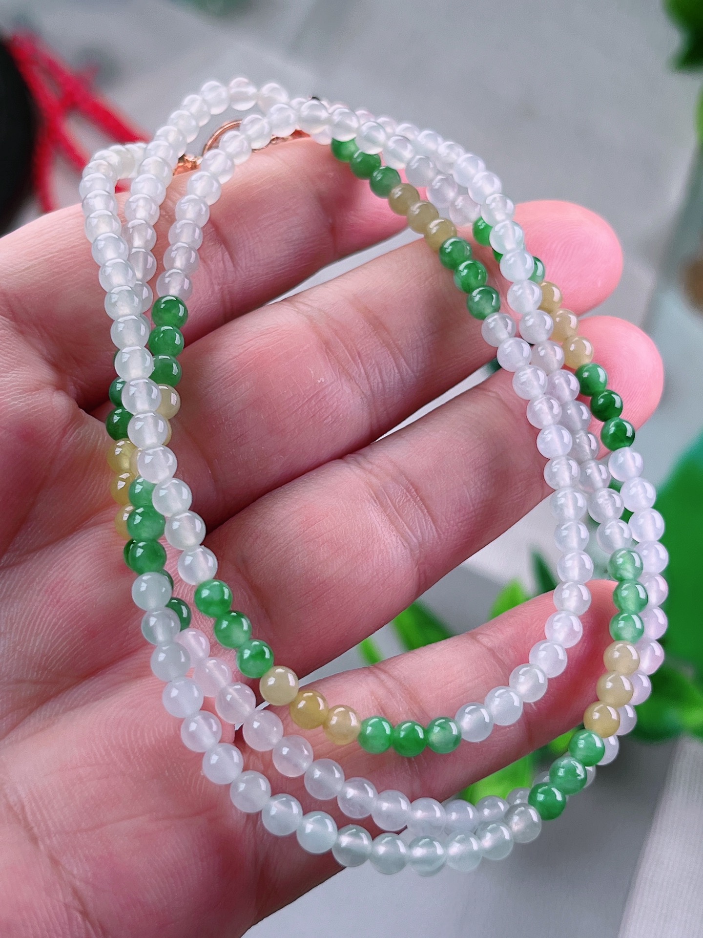 冰三彩珠链，冰透水润，起荧光，尺寸：3.8
