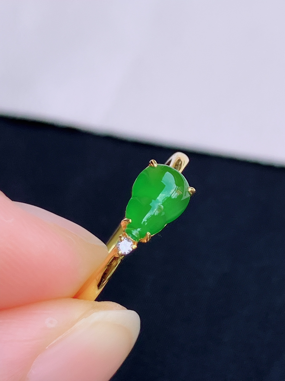 翠绿葫芦戒指，简约时尚，尺寸8.3/5.3/3.5/圈口16/自然光实拍