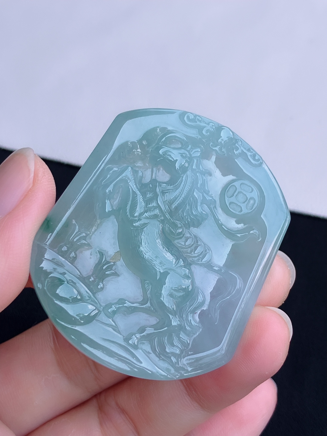 底色生肖马牌，晶莹剔透，尺寸51.3/43/6/自然光实拍