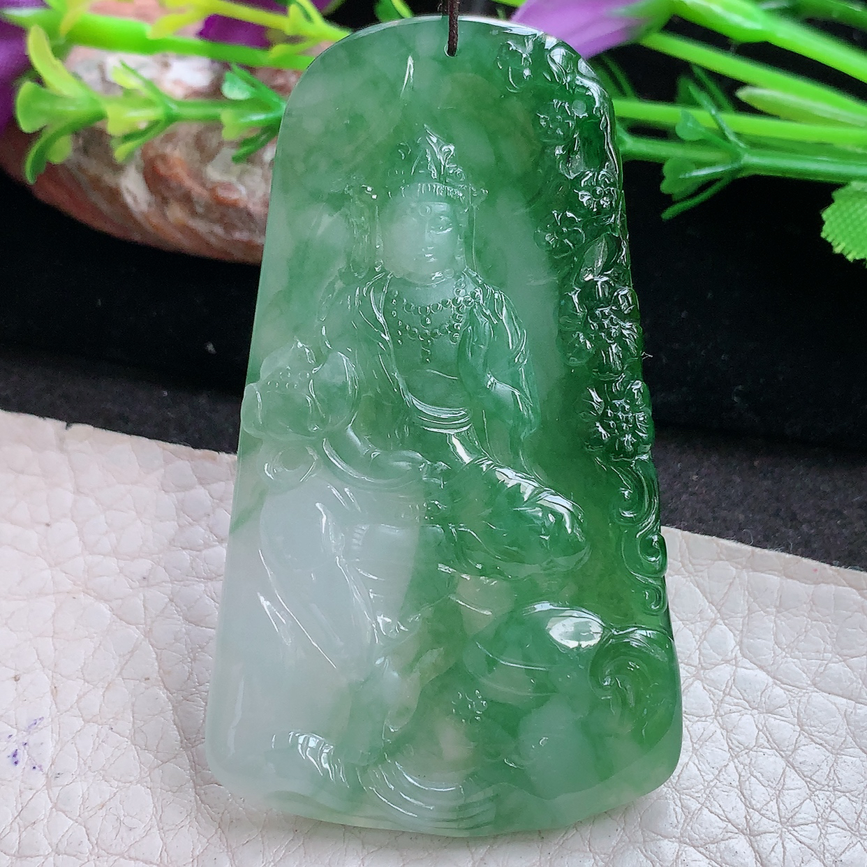 lz实拍65*38*5.6天然缅甸翡翠冰飘花普贤菩萨 生肖守护神玉吊坠 玉挂件