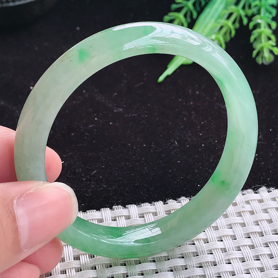 实拍A货翡翠51.5/9.8/7.5小圈口老坑冰胶飘阳绿手镯玉手镯女款平安镯