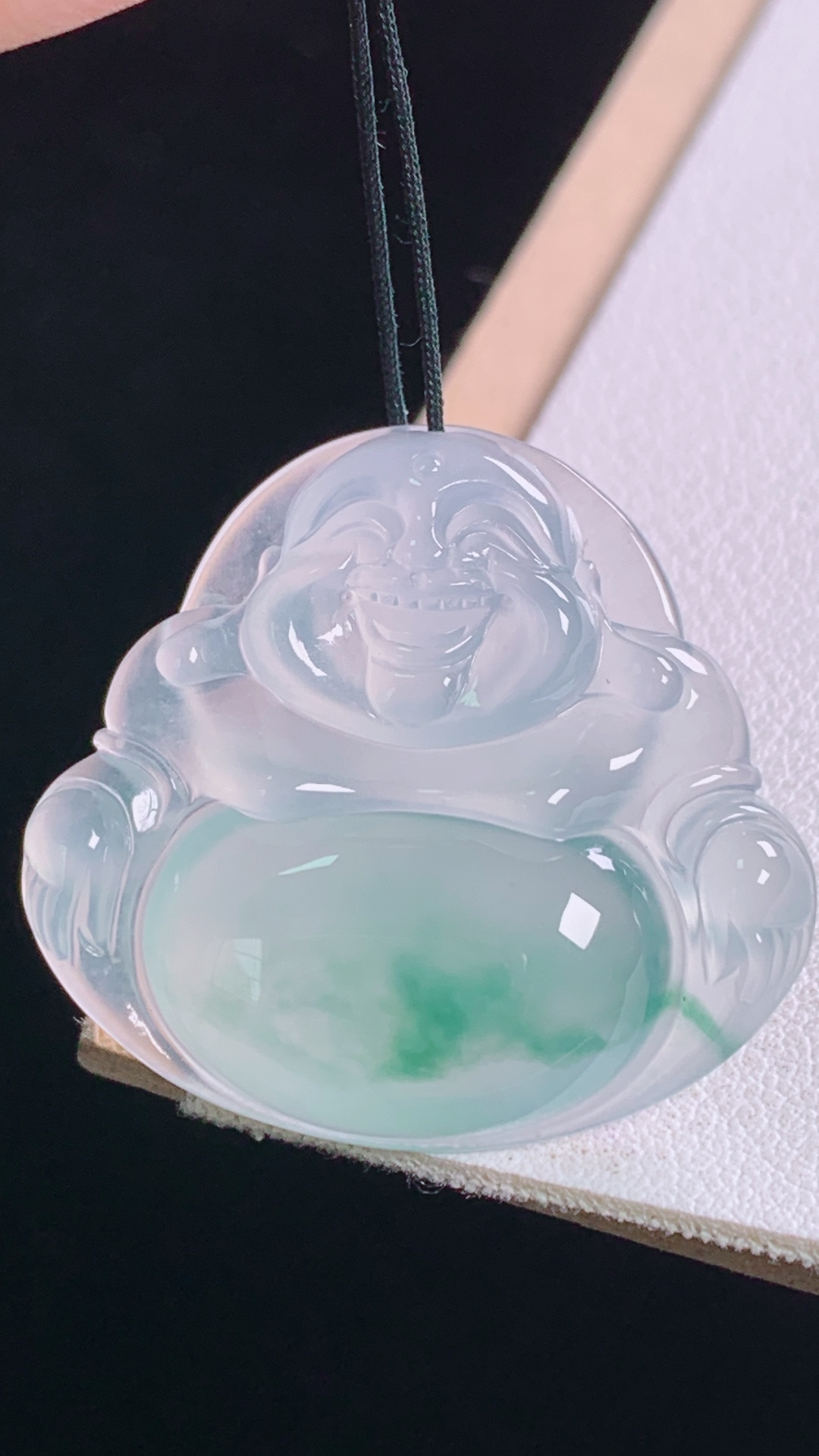 冰飘花佛公 花色灵动，清透起光，无裂 尺寸:27.9-30.4-5.7mm 28