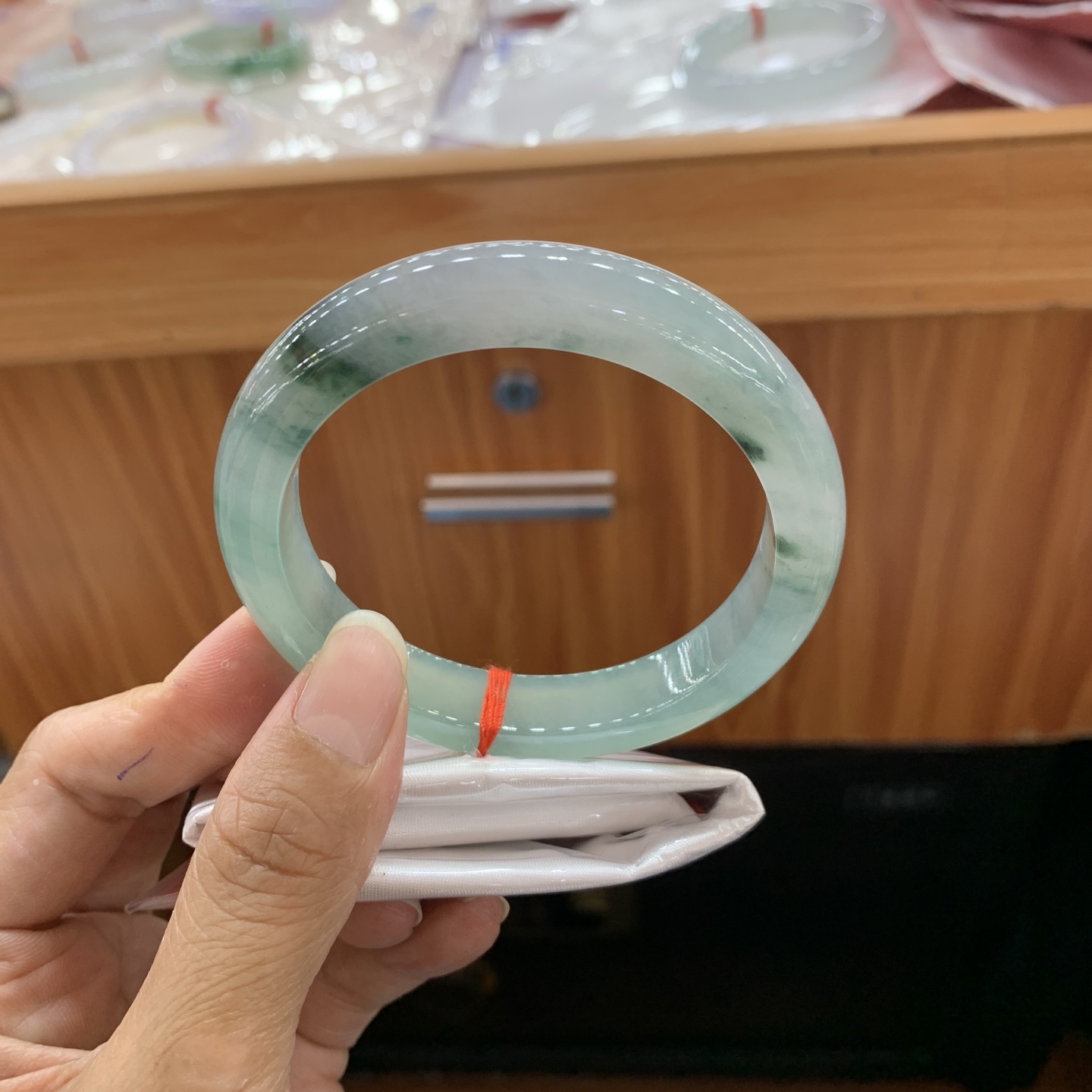 060118MMJ 飘花正圈翡翠手镯 59-11.6-9