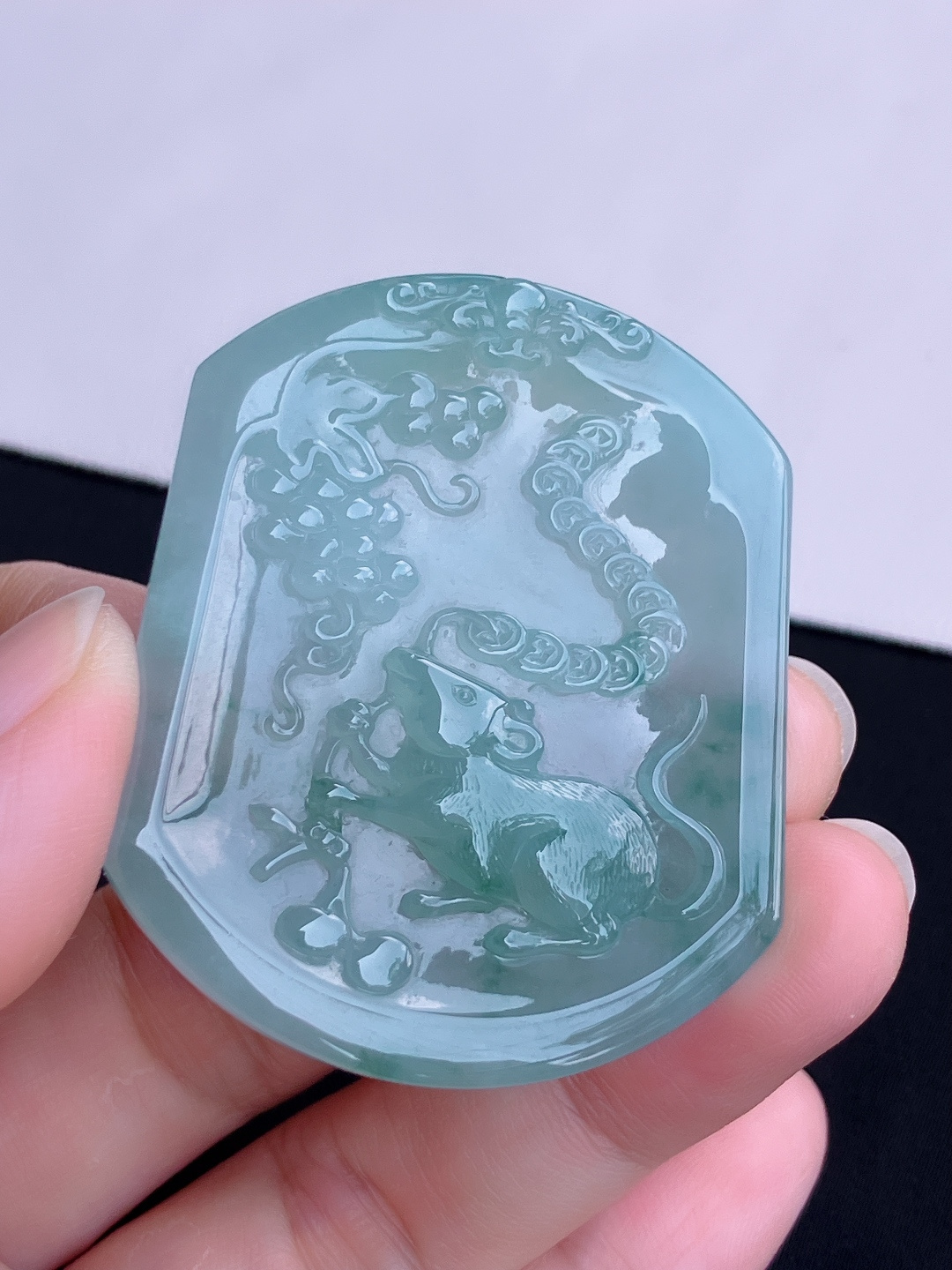 冰飘花生肖鼠牌，晶莹剔透，尺寸50.5/42.3/5.6/自然光实拍