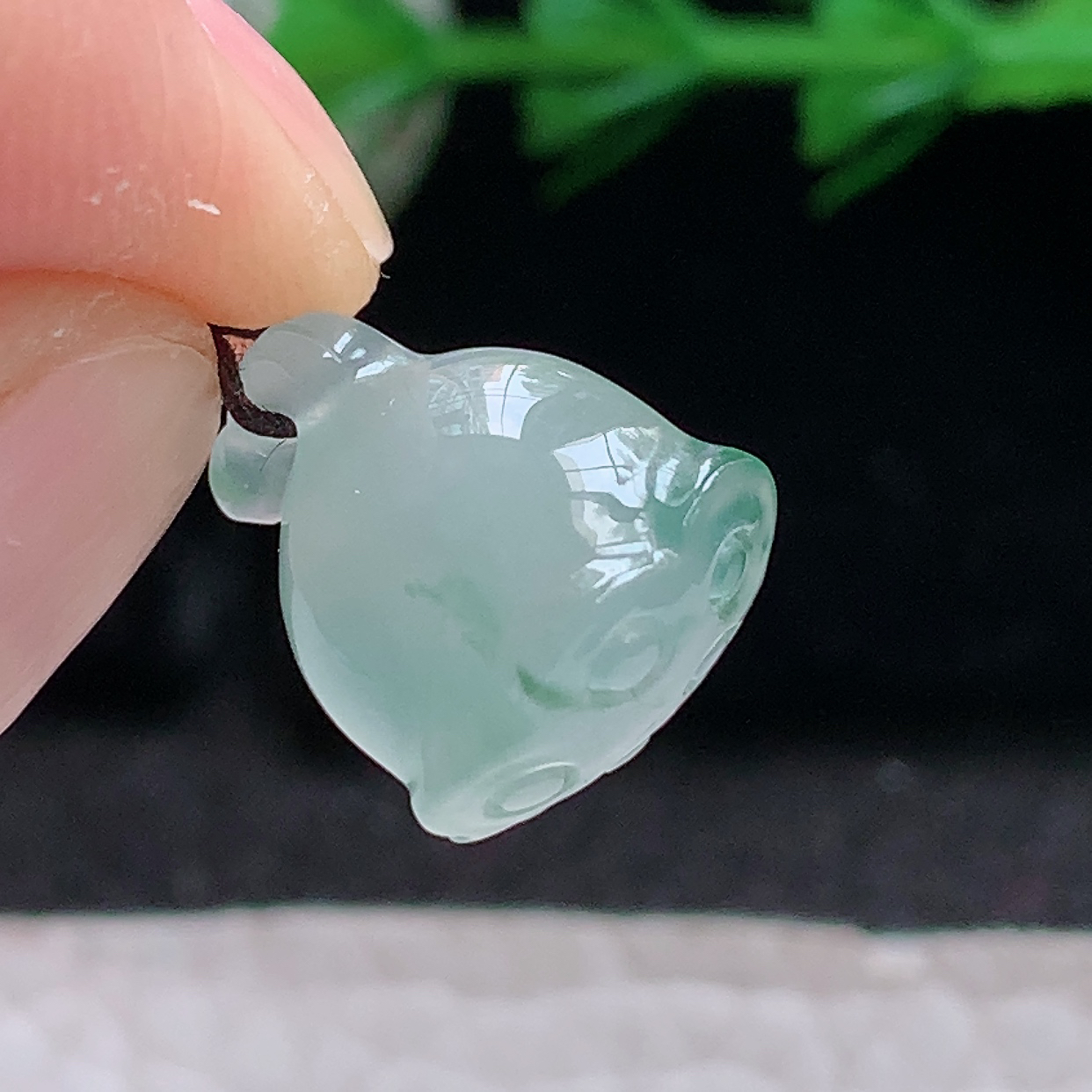 lz实拍14*13.5*8.3天然缅甸翡翠冰飘花莲蓬珠珠玉吊坠 玉挂件