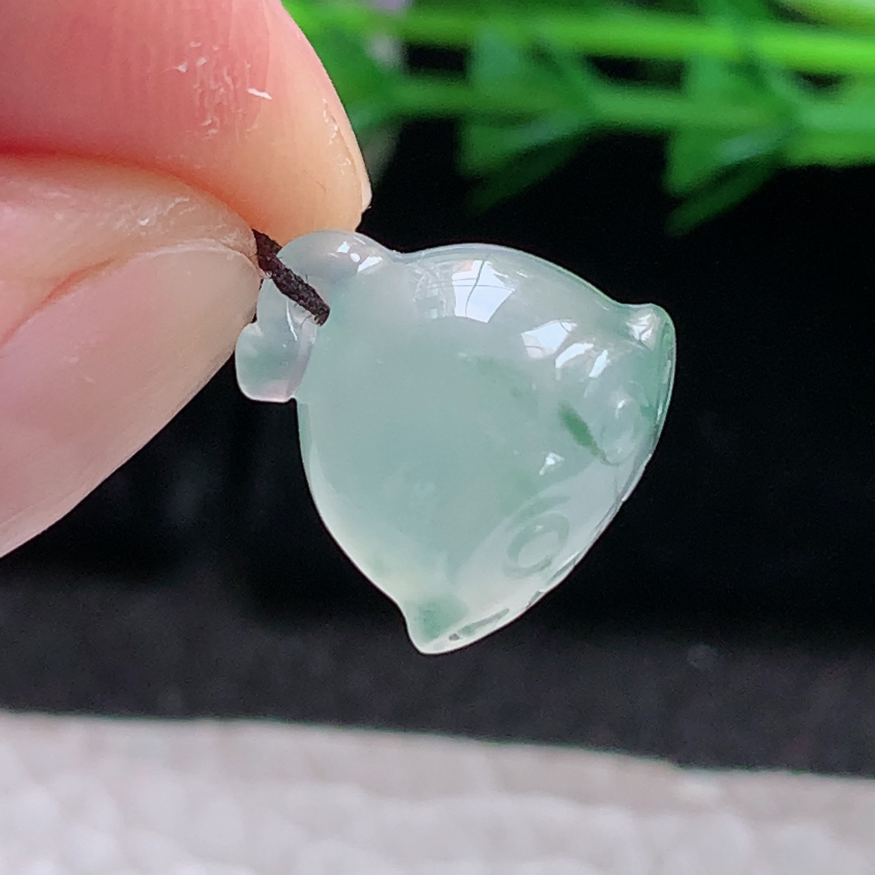 lz实拍14*13.5*8.3天然缅甸翡翠冰飘花莲蓬珠珠玉吊坠 玉挂件