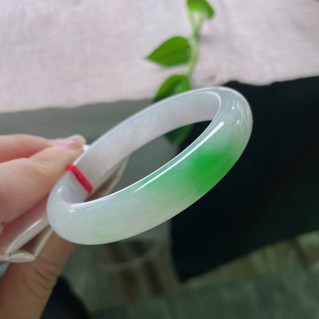 56.8/11.8/7.2，白底青正圈，青翠欲滴，种老，质地温润细腻，干净清爽，皮纹，ss53782a
